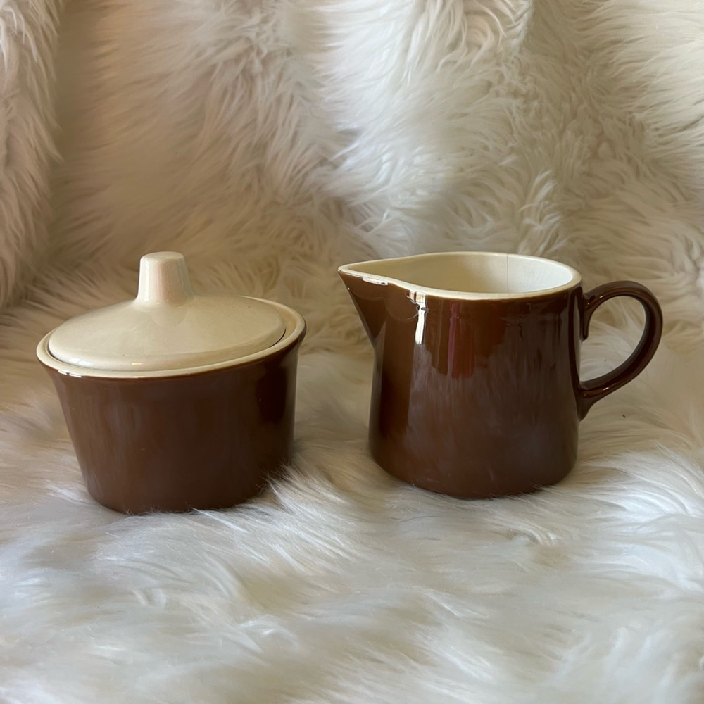 USA Ceramic Creamer & Sugar Bowl With Lid Matching Set Brown Country Decor
